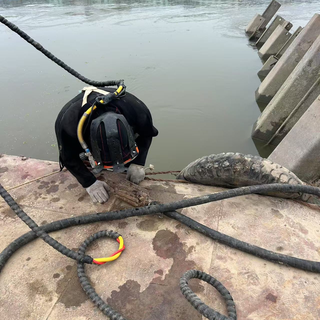 水下铆接水下难题，一键攻克